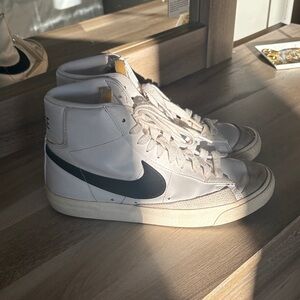 Nike womens White and Black High-Top Sneakers (US 8.5)